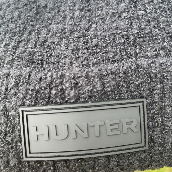 HUNTER Tonal Patch Beanie In Black Unisex - Picture 9 of 10